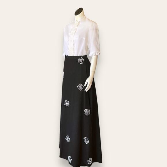 Elegant Winter Heavy Weight Maxi Cotton Wrap Skirt, w/ Floral Beadwork M/ L - Picture 2 of 7